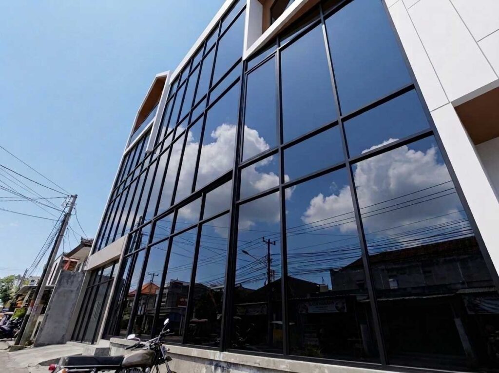 jasa pasang kaca film gedung bertingkat bali oleh pasangkacafilm